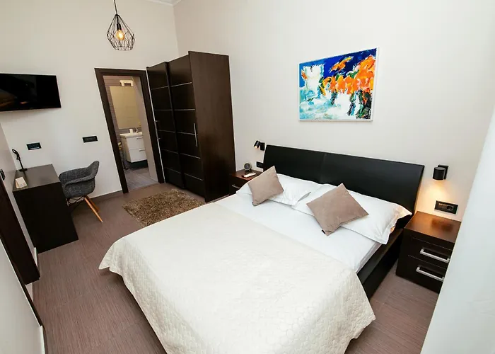 City Harbour Deluxe Suites