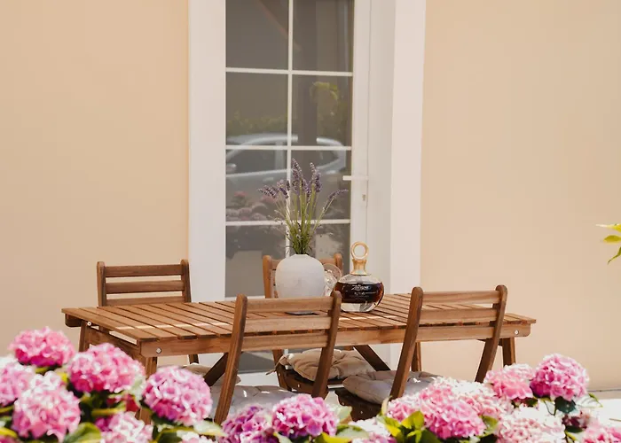 City Harbour Deluxe Suites