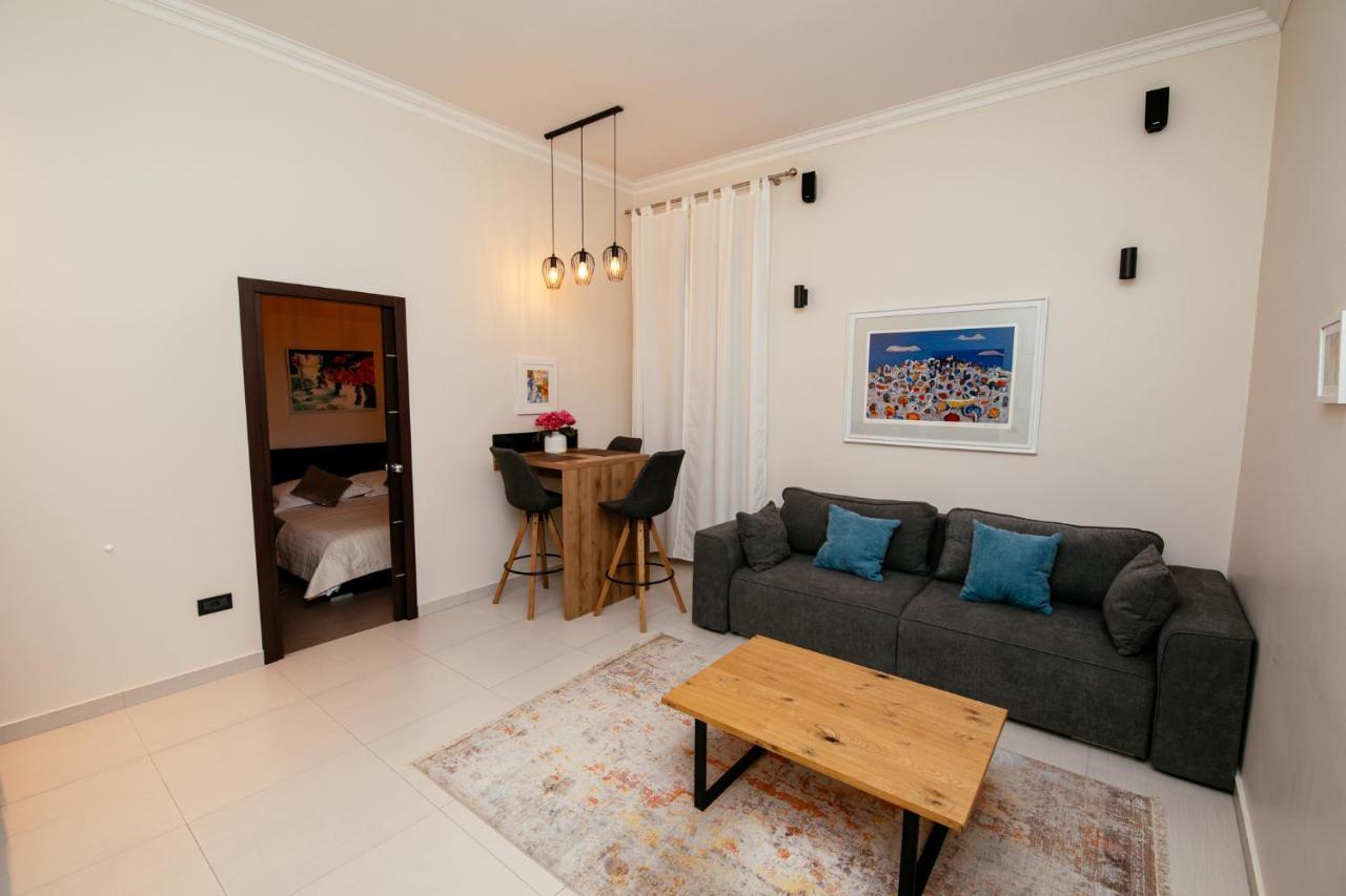 Harbour Deluxe Apartment *