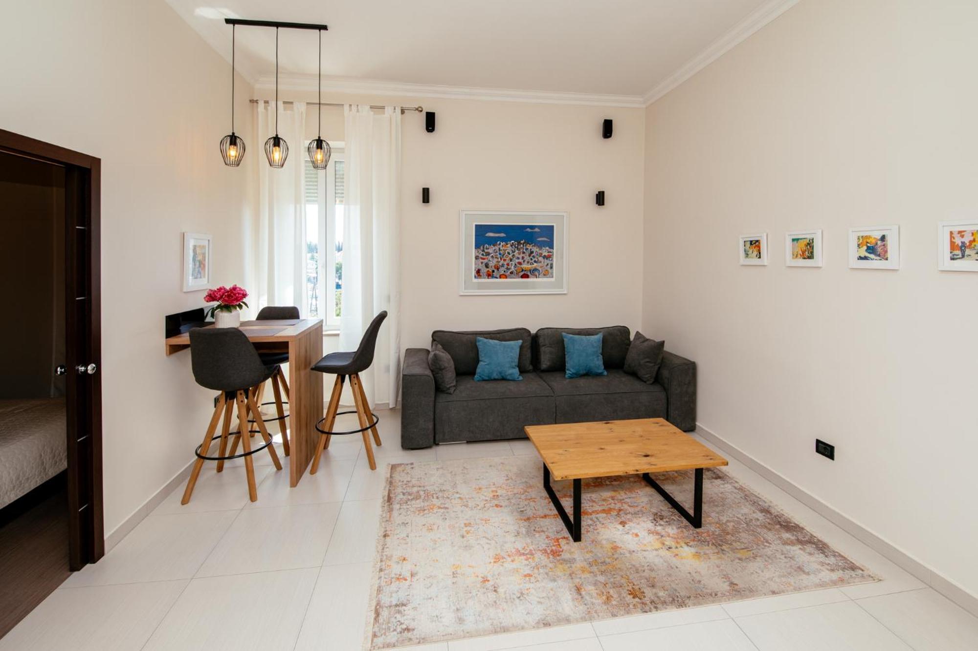 Harbour Deluxe Apartment *