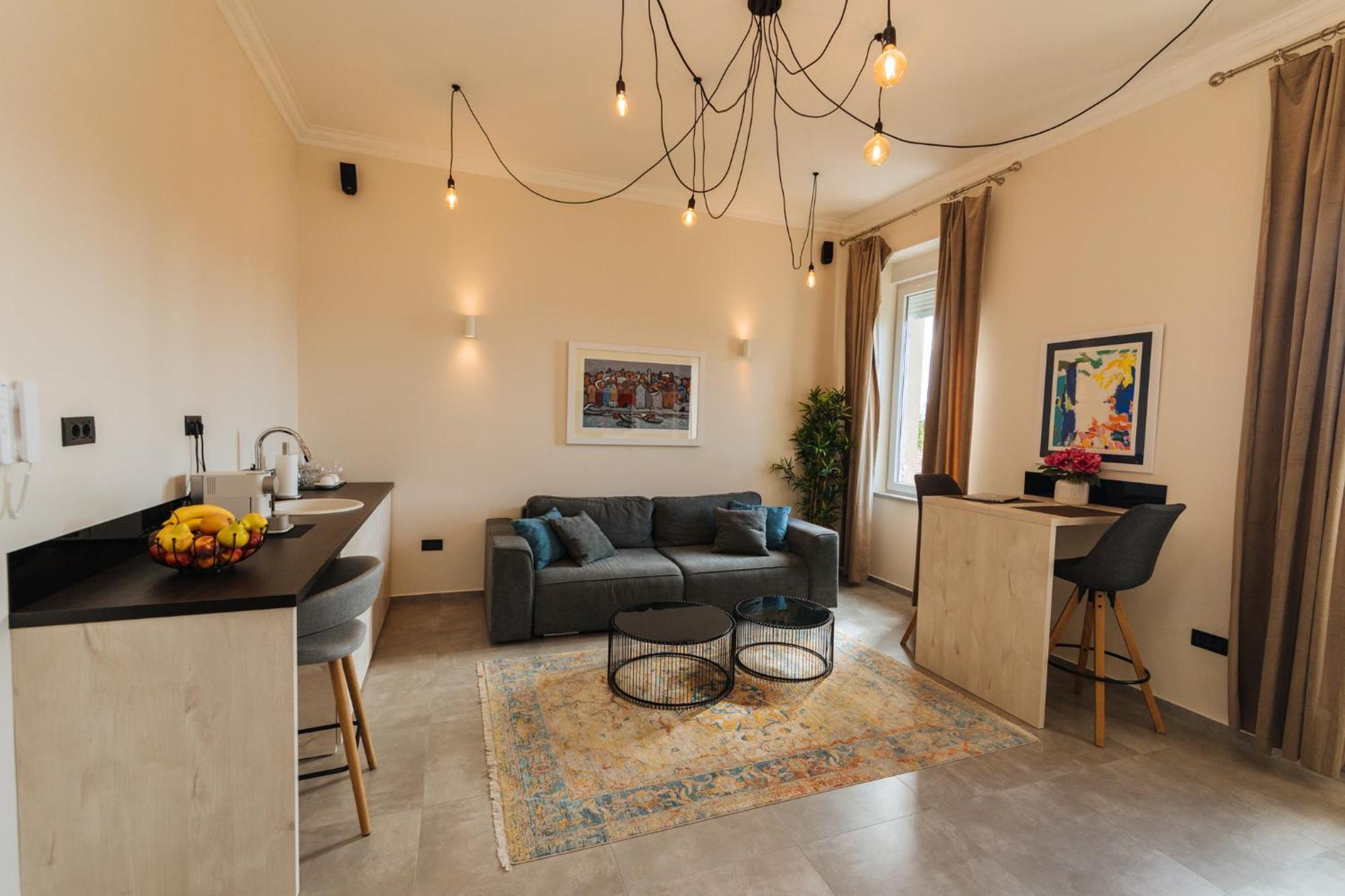 Harbour Deluxe Apartment